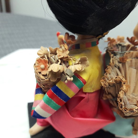 Vintage 1970's Pair of Bradley Asian Dolls on Lacquered Platform - Picture 10 of 11